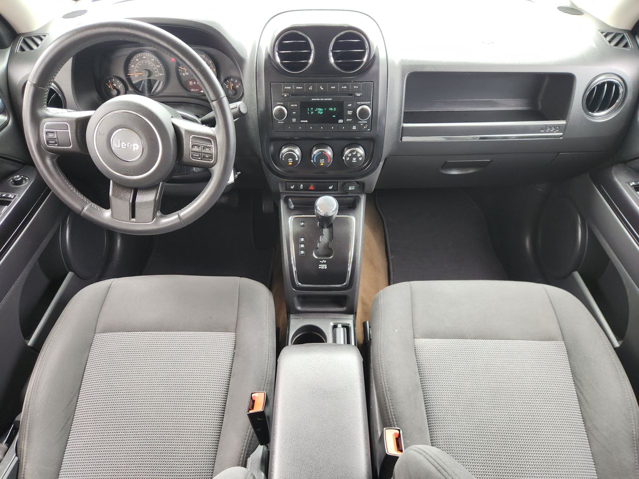 Used 2017 Granite Crystal Jeep Latitude image 22