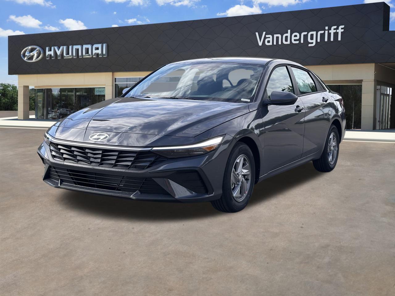 2025 Hyundai Elantra SE photo 2