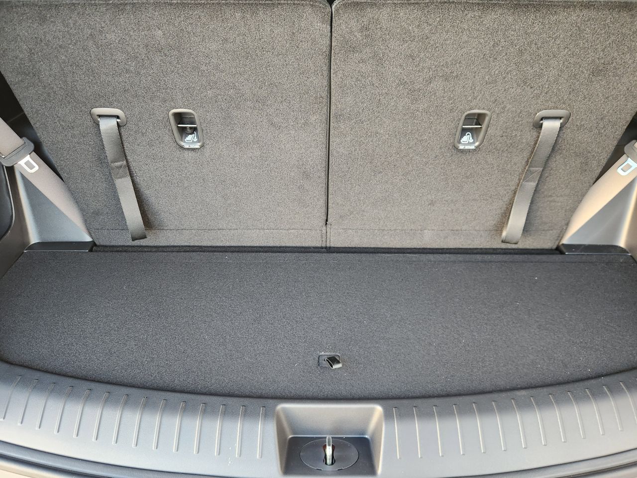 New 2026 R2P Red Hyundai SEL FWD image 31