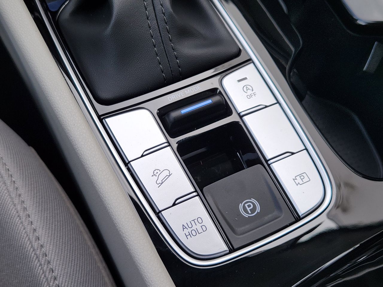 New 2026 W6H White Hyundai SE FWD image 19