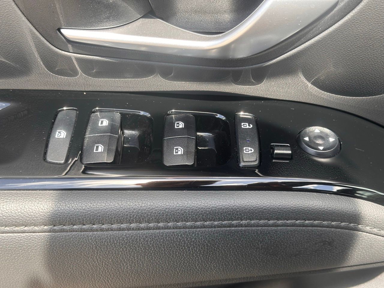 Used 2024 Black Pearl Hyundai SEL Convenience image 25