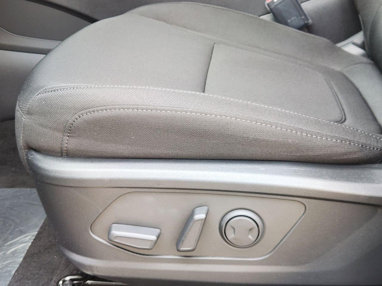 New 2026 R2T Silver Hyundai SEL FWD image 23