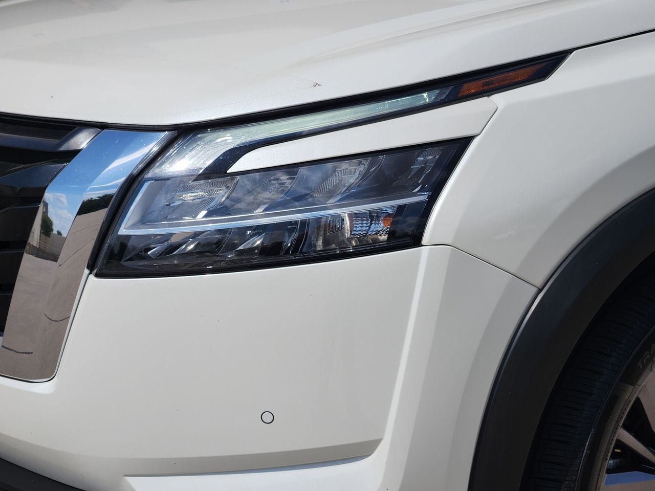 Used 2023 Pearl White Tricoat Nissan SL image 6