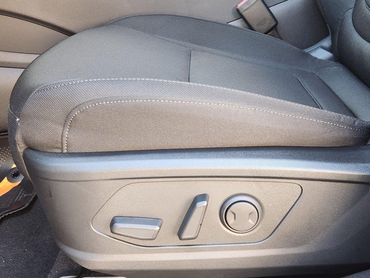 New 2026 R2T Silver Hyundai SEL FWD image 23