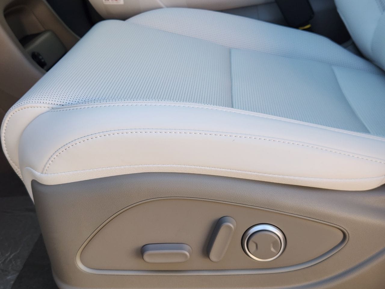 New 2026 WC9 White Hyundai SEL FWD image 23