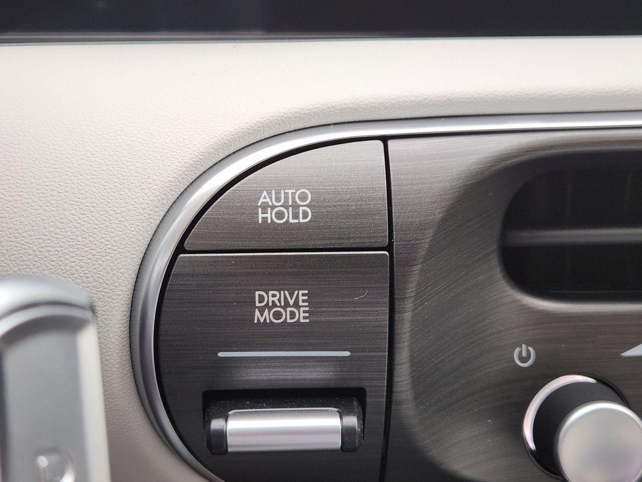 New 2026 WC9 White Hyundai SEL FWD image 16