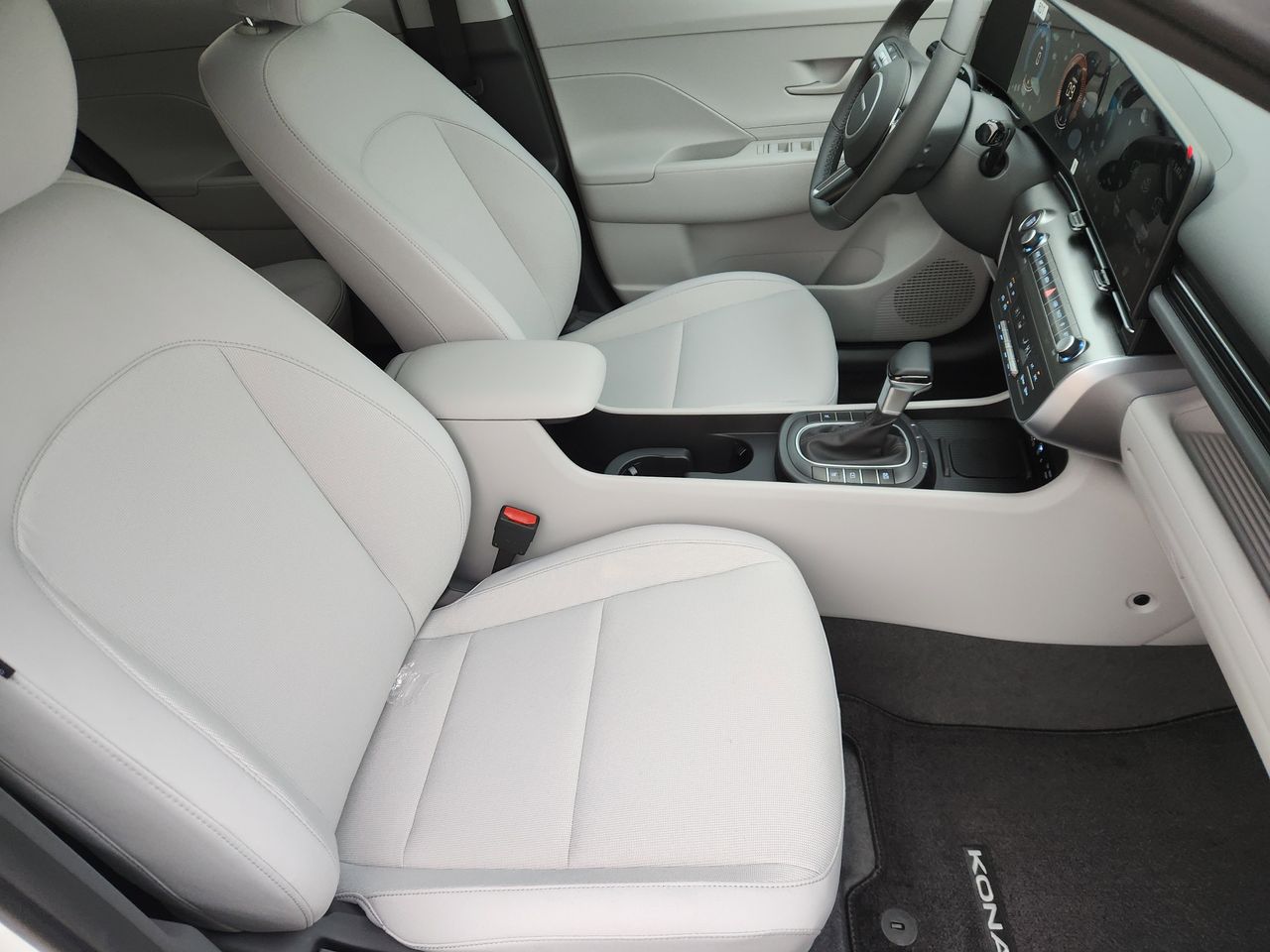 New 2026 SAW White Hyundai SEL Sport FWD image 10