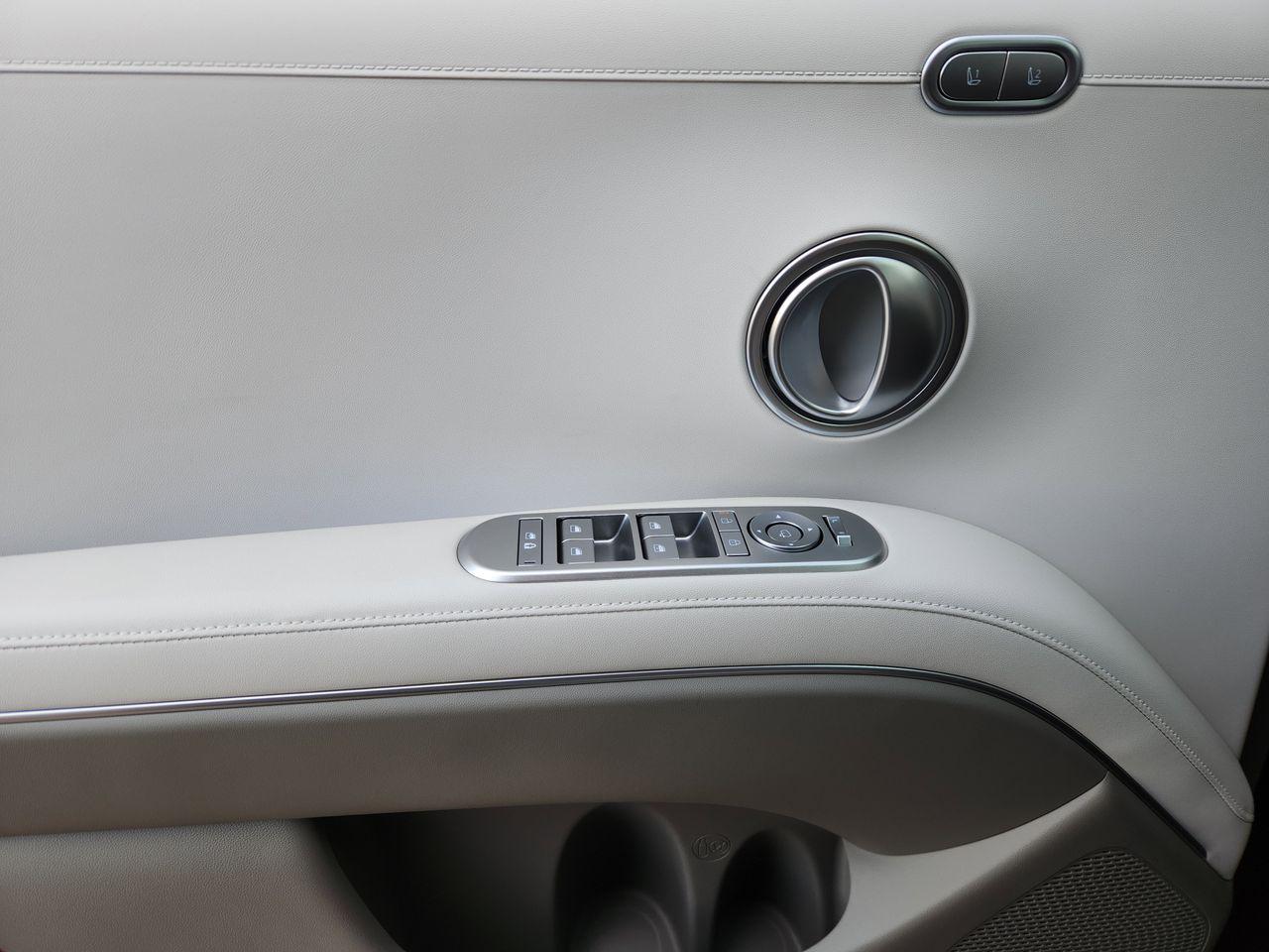 New 2026 A2B Black Hyundai SEL Premium FWD image 21