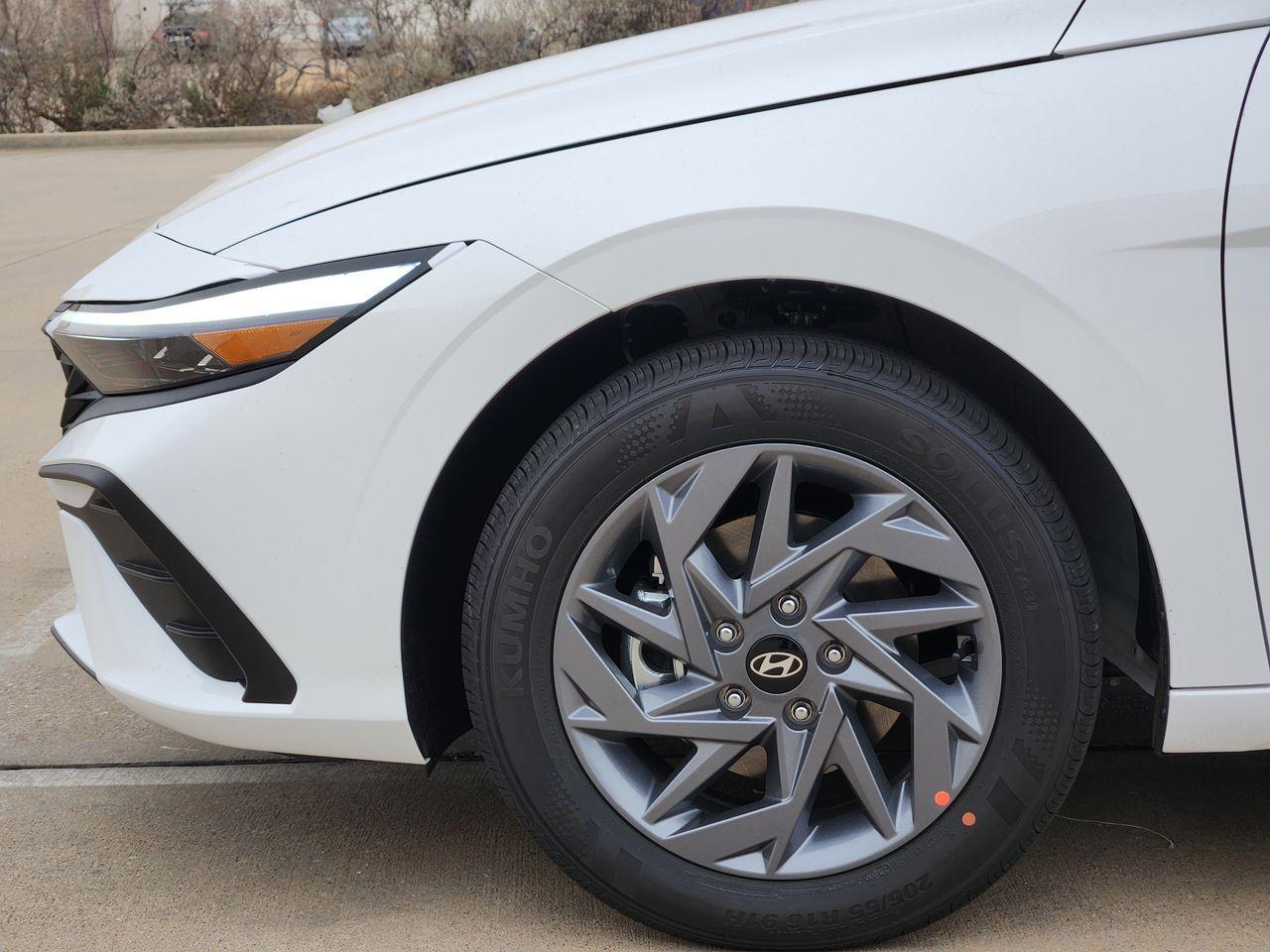 New 2026 W6H White Hyundai Blue image 5