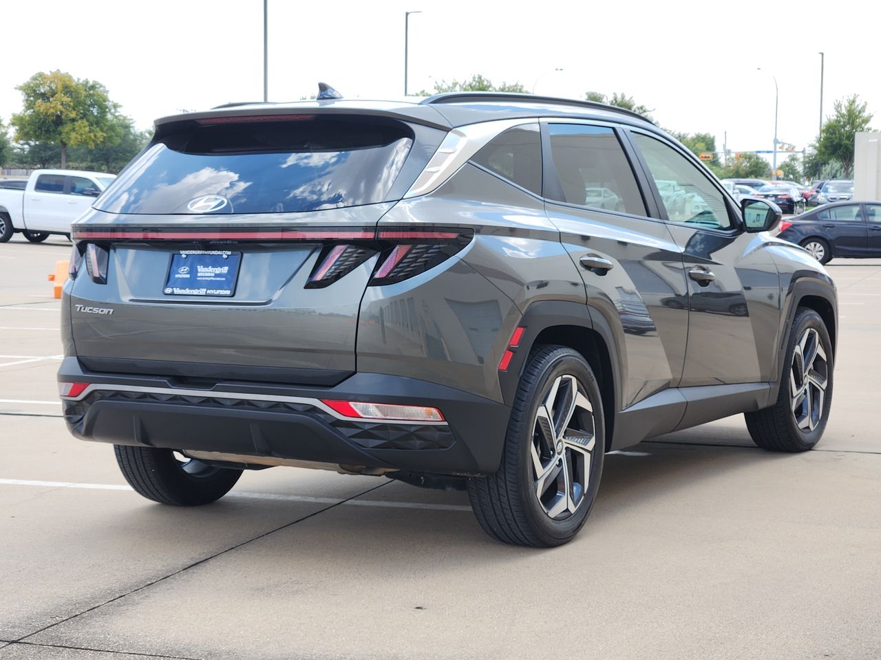 Used 2022 Amazon Gray Hyundai SEL image 3
