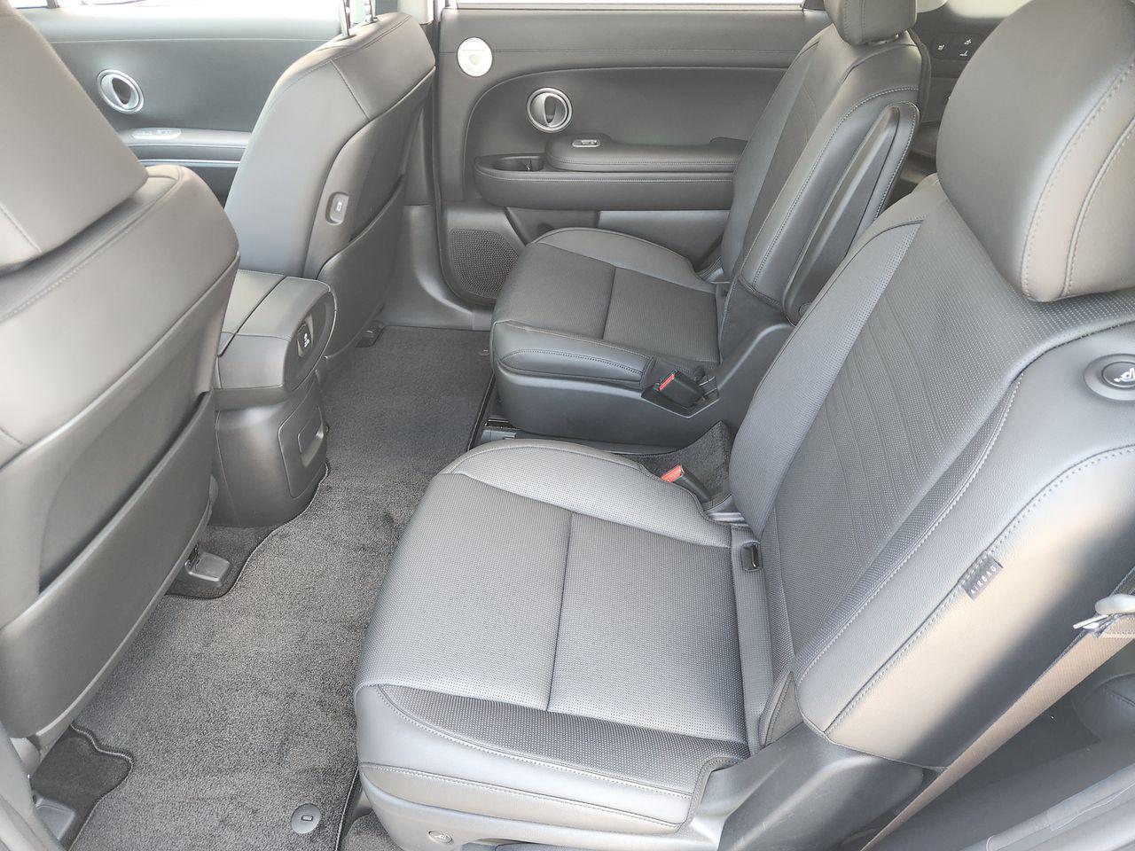 New 2027 Creamy White Pearl Hyundai Limited 7P image 31