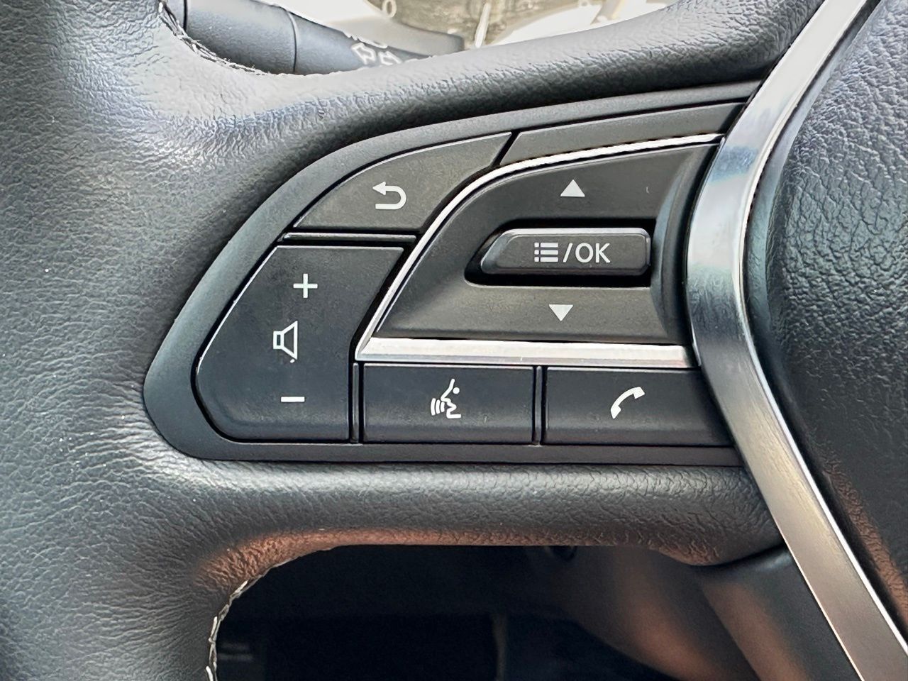 Used 2023 Black Obsidian INFINITI Sensory image 26