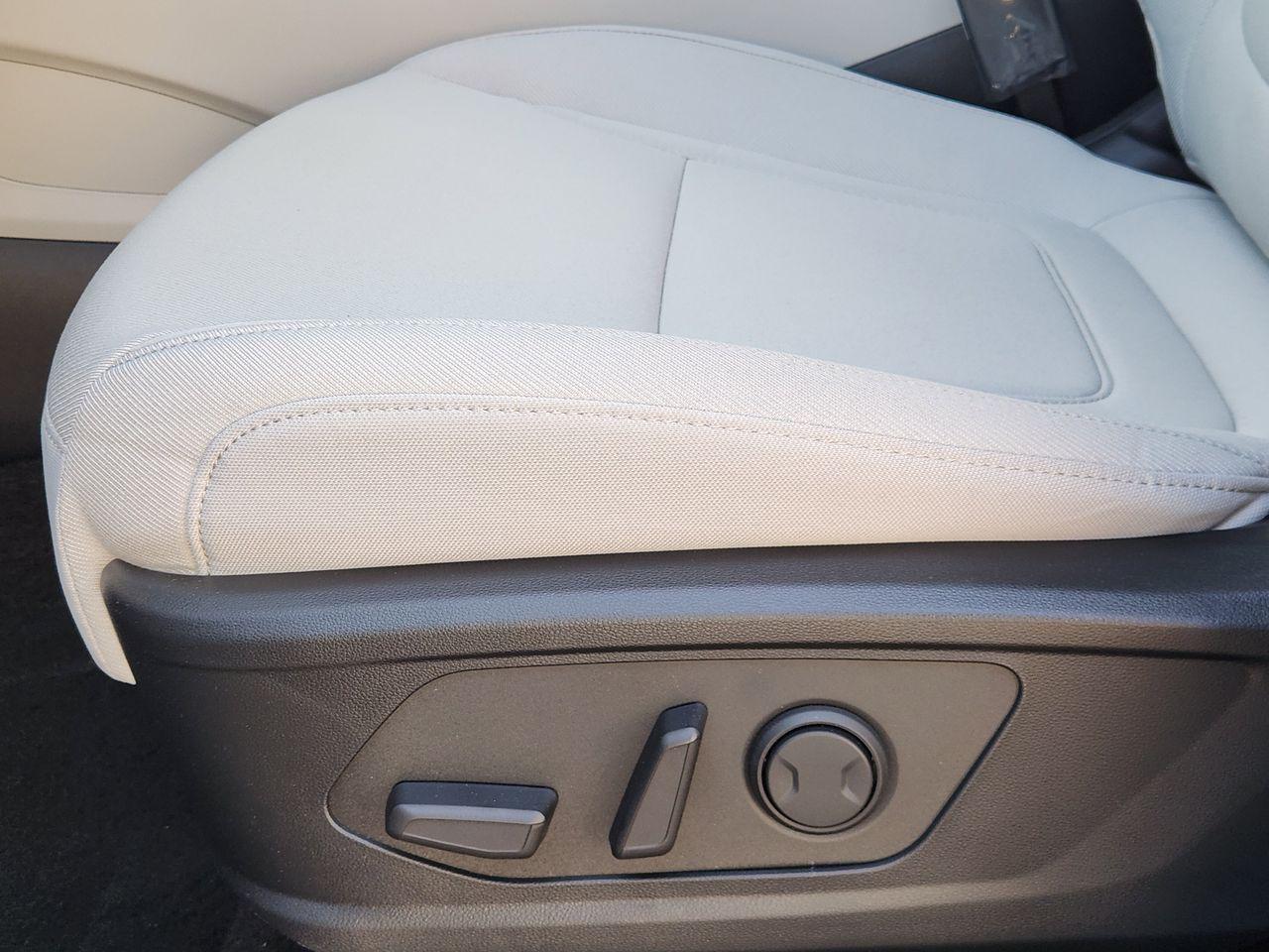 New 2026 R2T Silver Hyundai SEL FWD image 23