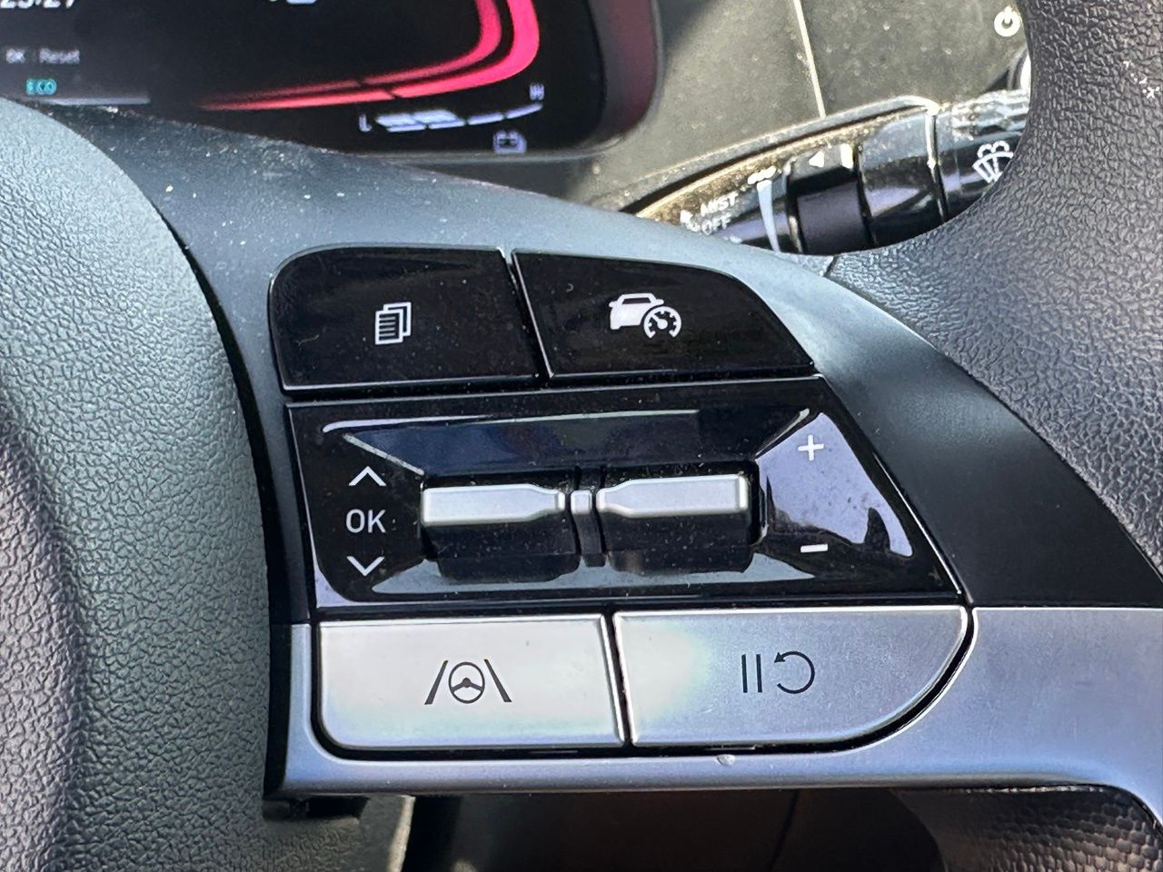 Used 2025 Fluid Metal Hyundai Blue image 31