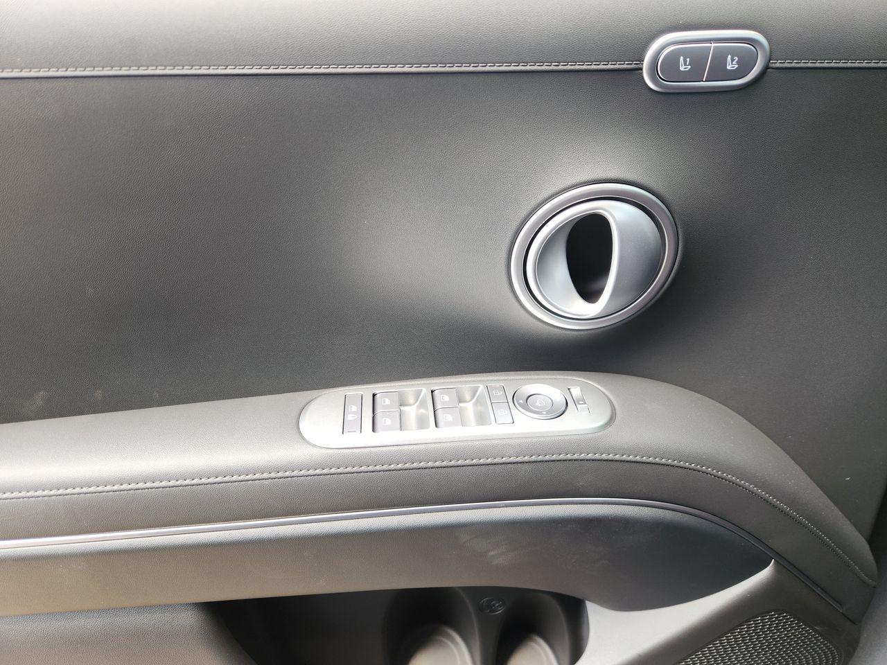 New 2027 Ecotronic Gray Pearl Hyundai Blue SEL Premium 7P image 23
