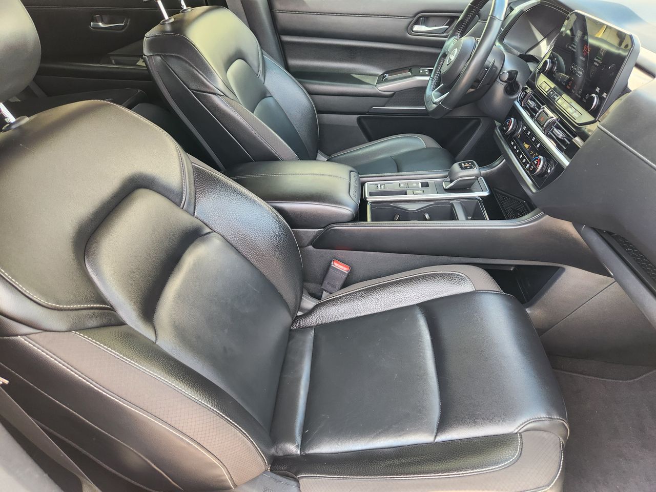 Used 2023 Pearl White Tricoat Nissan SL image 11