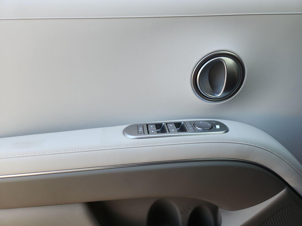 New 2027 Creamy White Pearl Hyundai SE FWD image 22