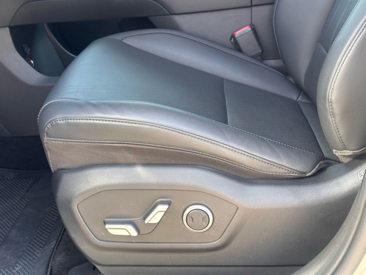 Used 2025 R2T Silver Hyundai SEL image 29