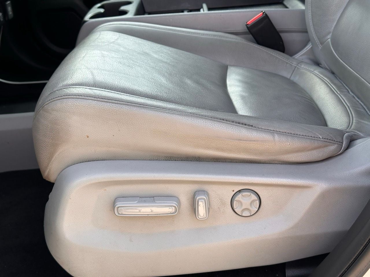 Used 2022 Lunar Silver Metallic Honda Touring image 28