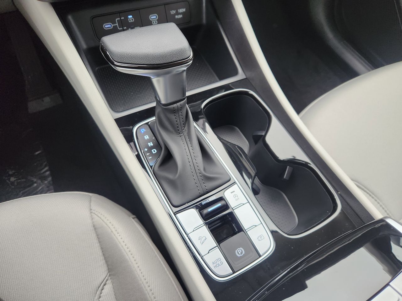 New 2026 W6H White Hyundai SEL FWD image 18