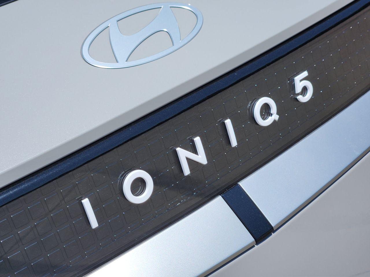 New 2027 Cyber Gray Hyundai SE image 8