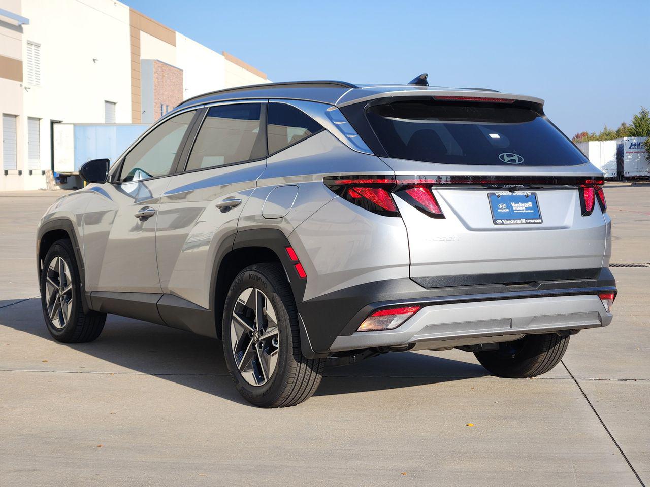 New 2026 R2T Silver Hyundai SEL FWD image 3