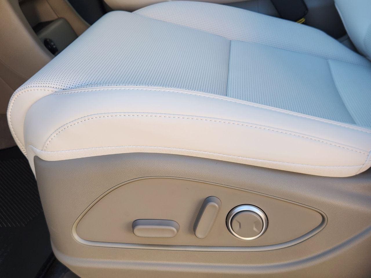 New 2026 WC9 White Hyundai SEL FWD image 23