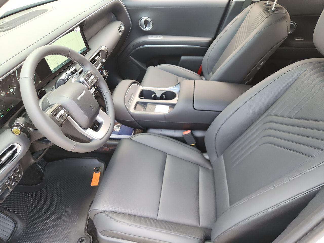 New 2027 Creamy White Pearl Hyundai SEL 7P image 9