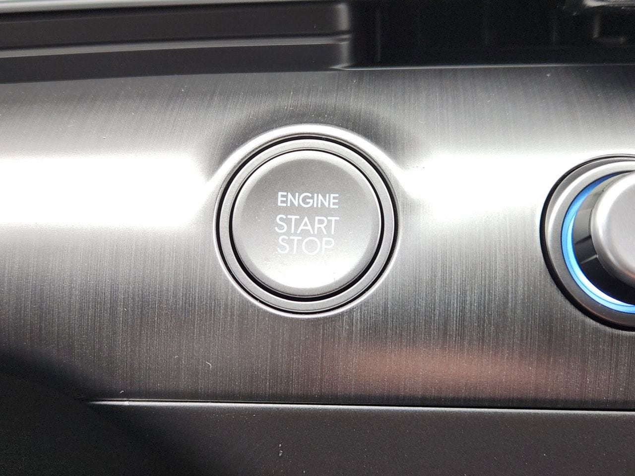 New 2026 SAW White Hyundai SE FWD image 16