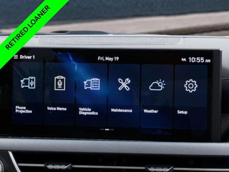 New 2025 W6H White Hyundai SE image 14