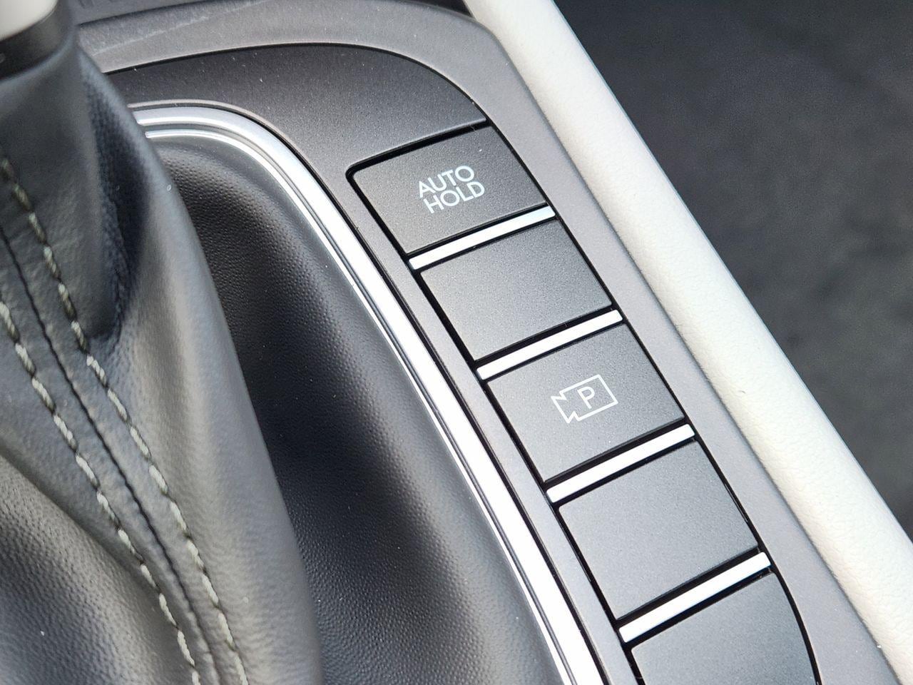 New 2026 SAW White Hyundai SE FWD image 19