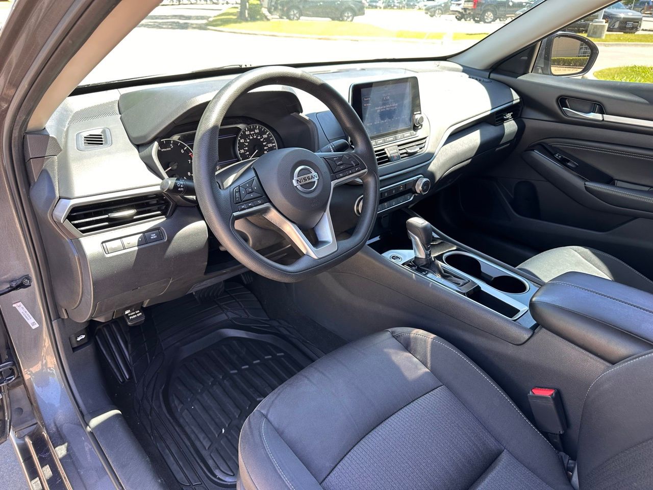 Used 2021 Gun Metallic Nissan 2.5 SV image 22