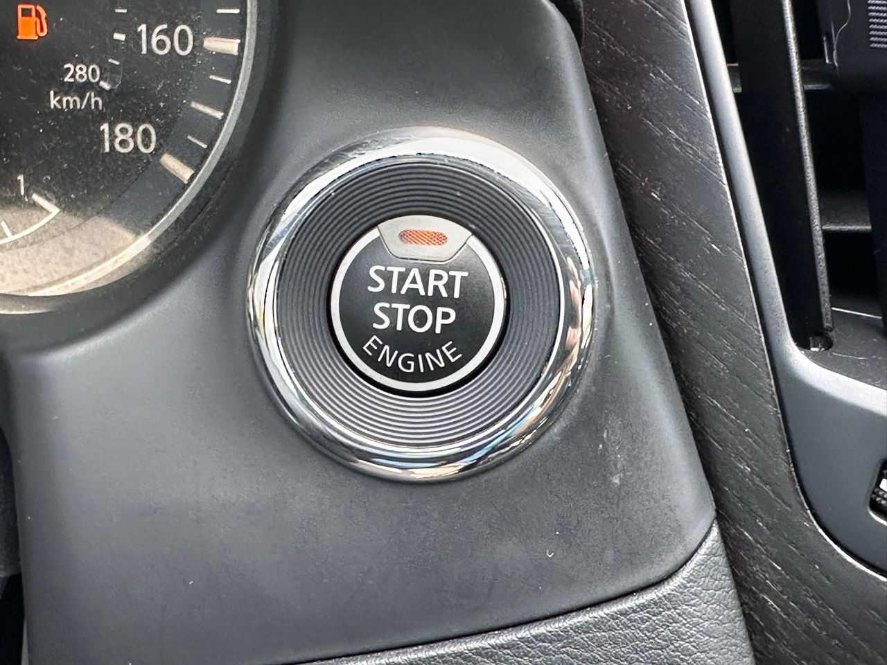 Used 2023 Black Obsidian INFINITI Sensory image 29