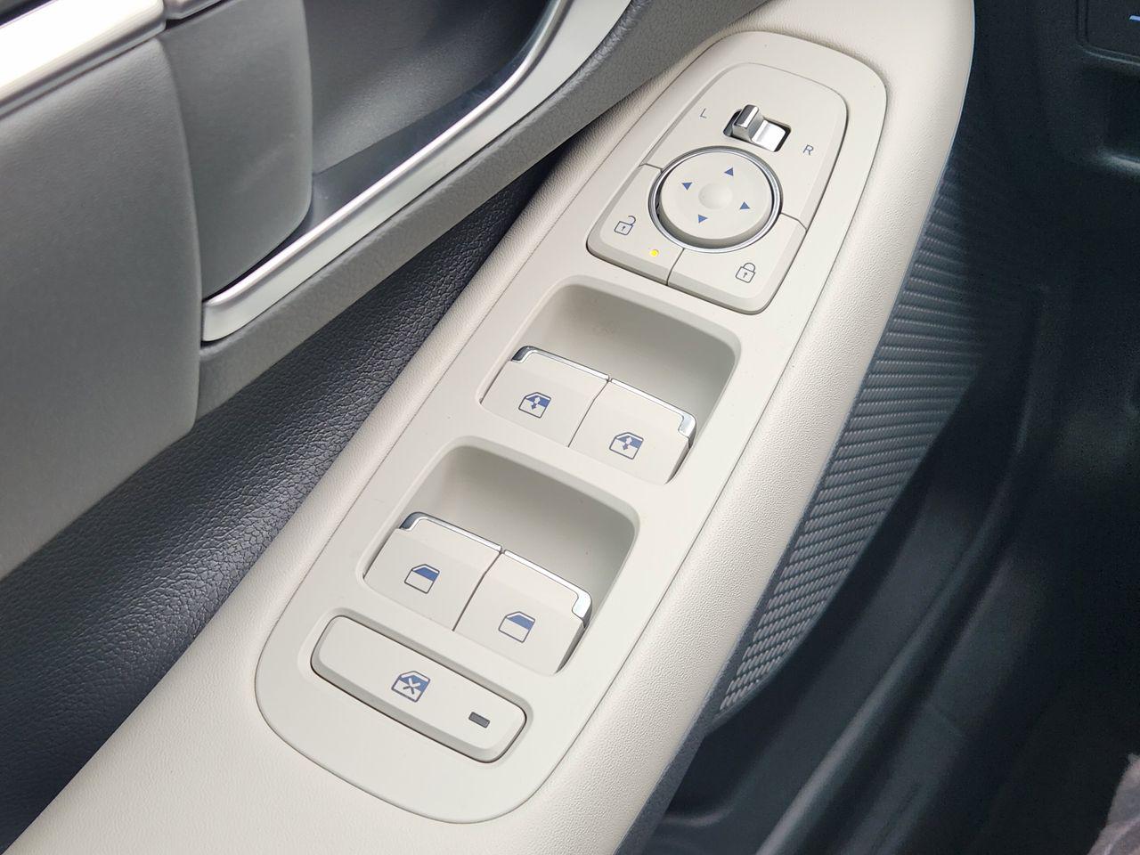 New 2026 T4A Silver Hyundai SEL Sport image 22