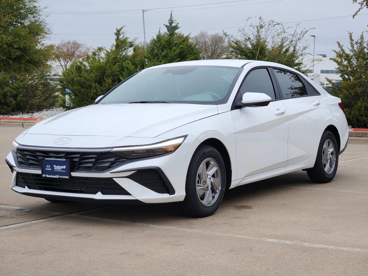 New 2026 W6H White Hyundai SE image 2