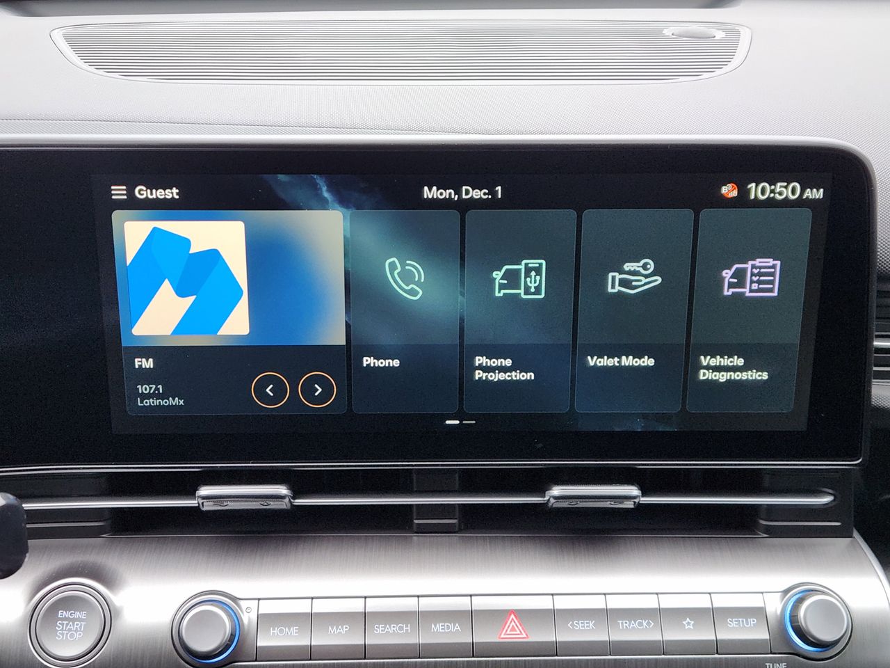 New 2026 SAW White Hyundai SE FWD image 13