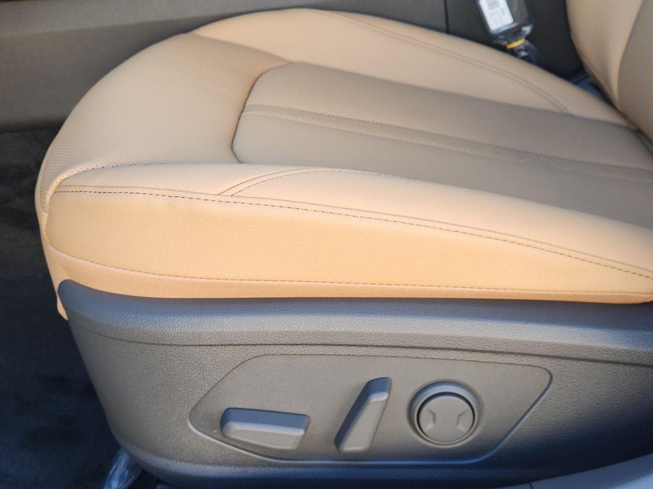 New 2026 W6H White Hyundai Limited image 25