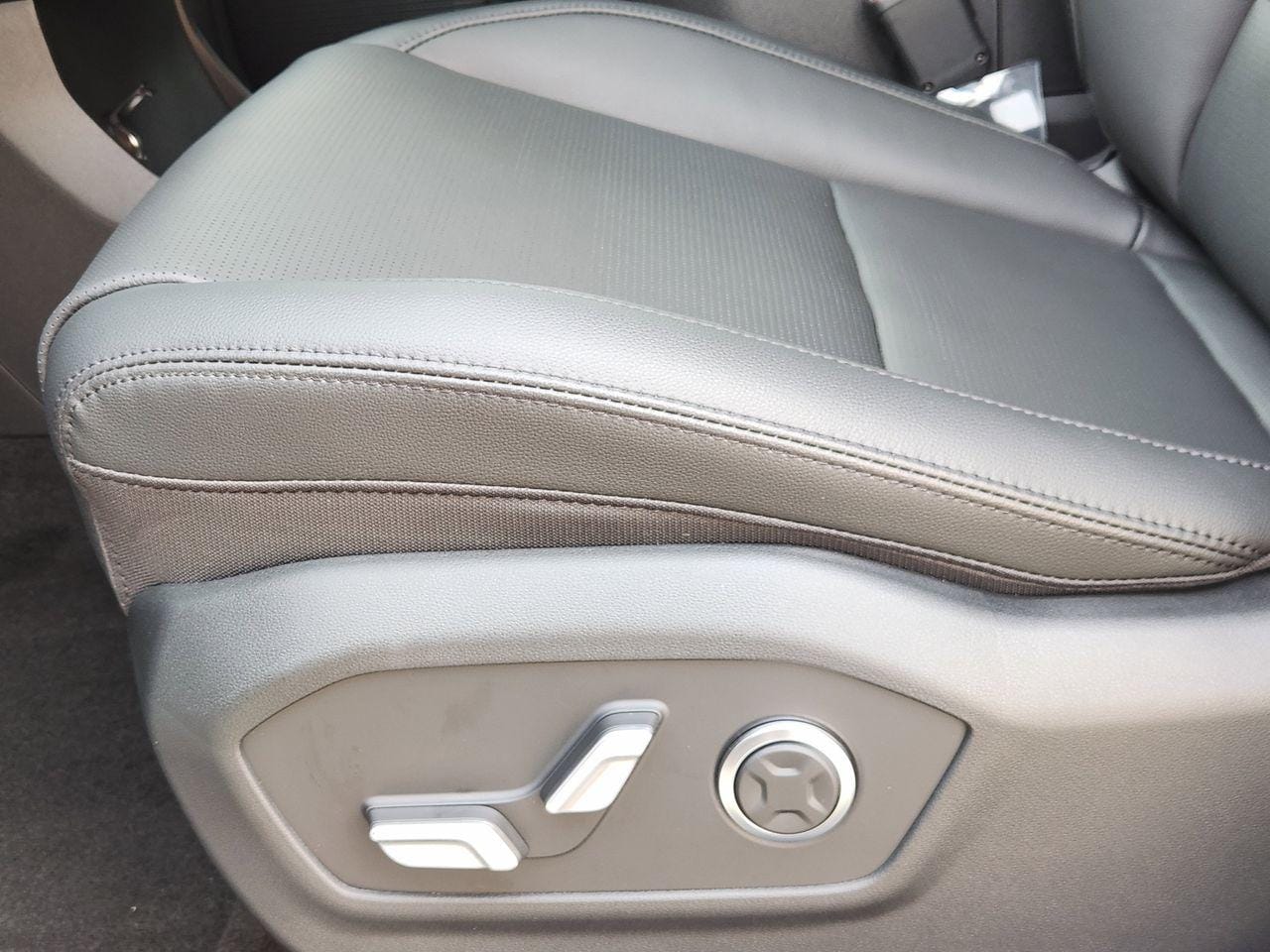 New 2026 W6H White Hyundai Limited image 25