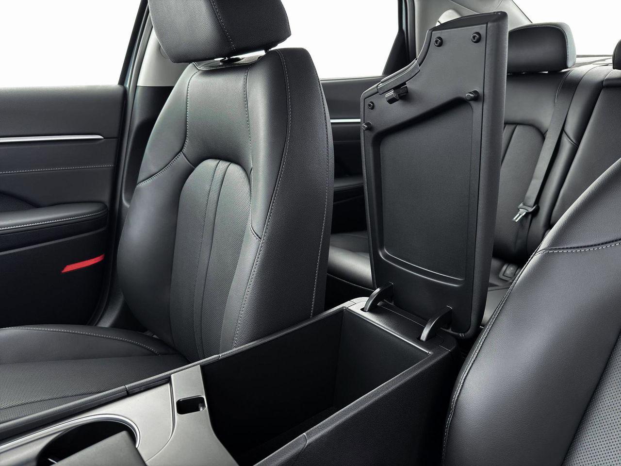 New 2026 W6H White Hyundai Limited image 18