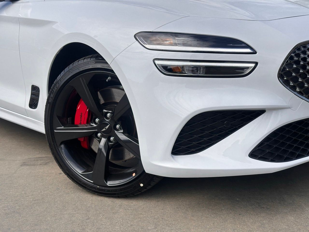 Used 2026 Alta White Genesis 3.3T Sport Prestige image 2