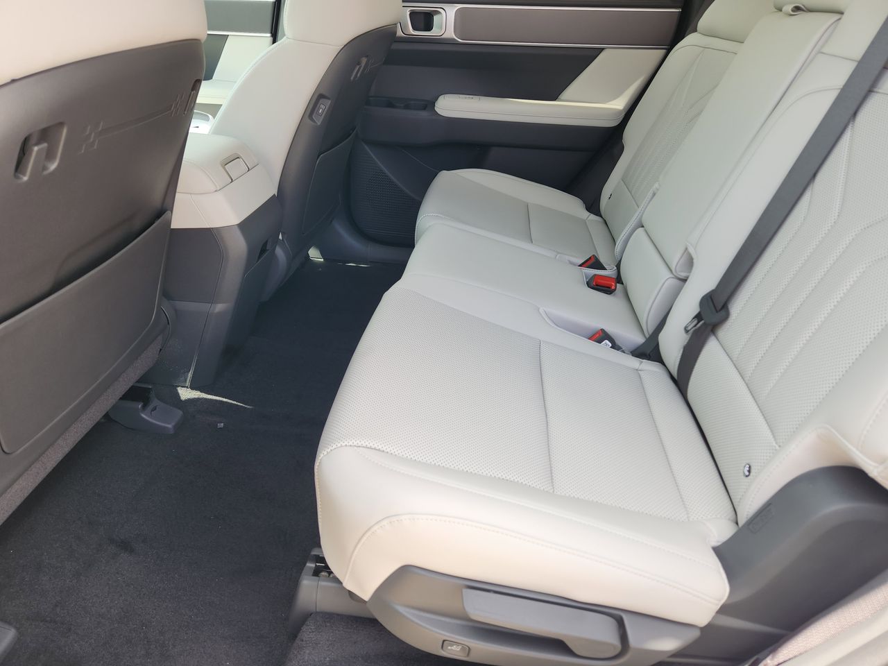 New 2026 W6H White Hyundai SEL image 27