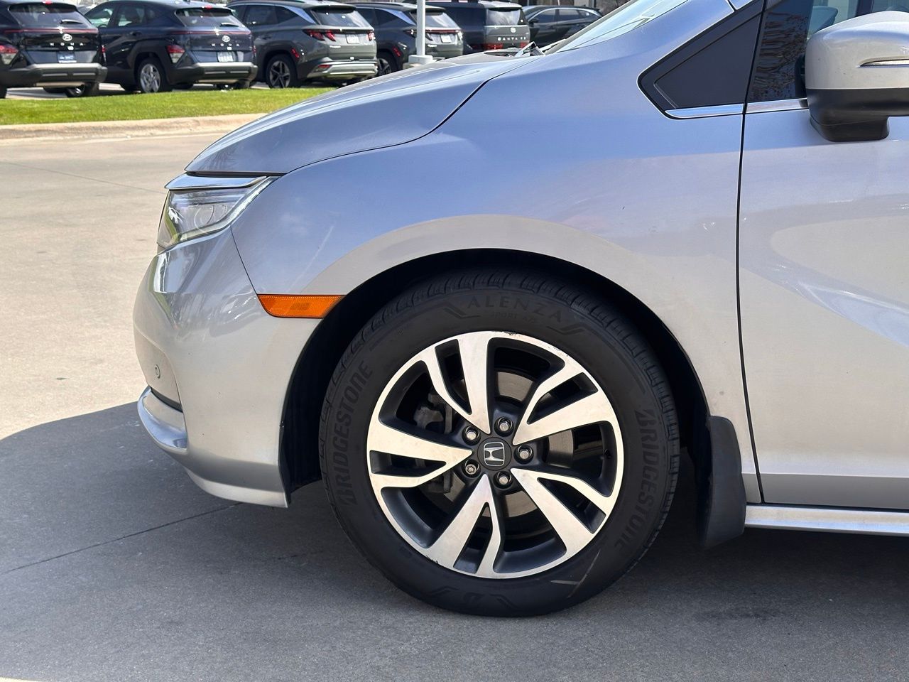 Used 2022 Lunar Silver Metallic Honda Touring image 9