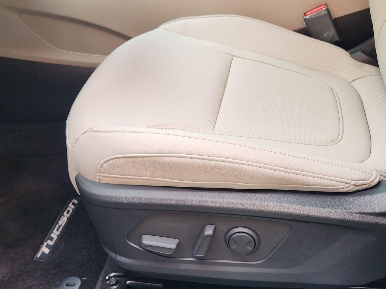 New 2026 W6H White Hyundai SEL Premium FWD image 23