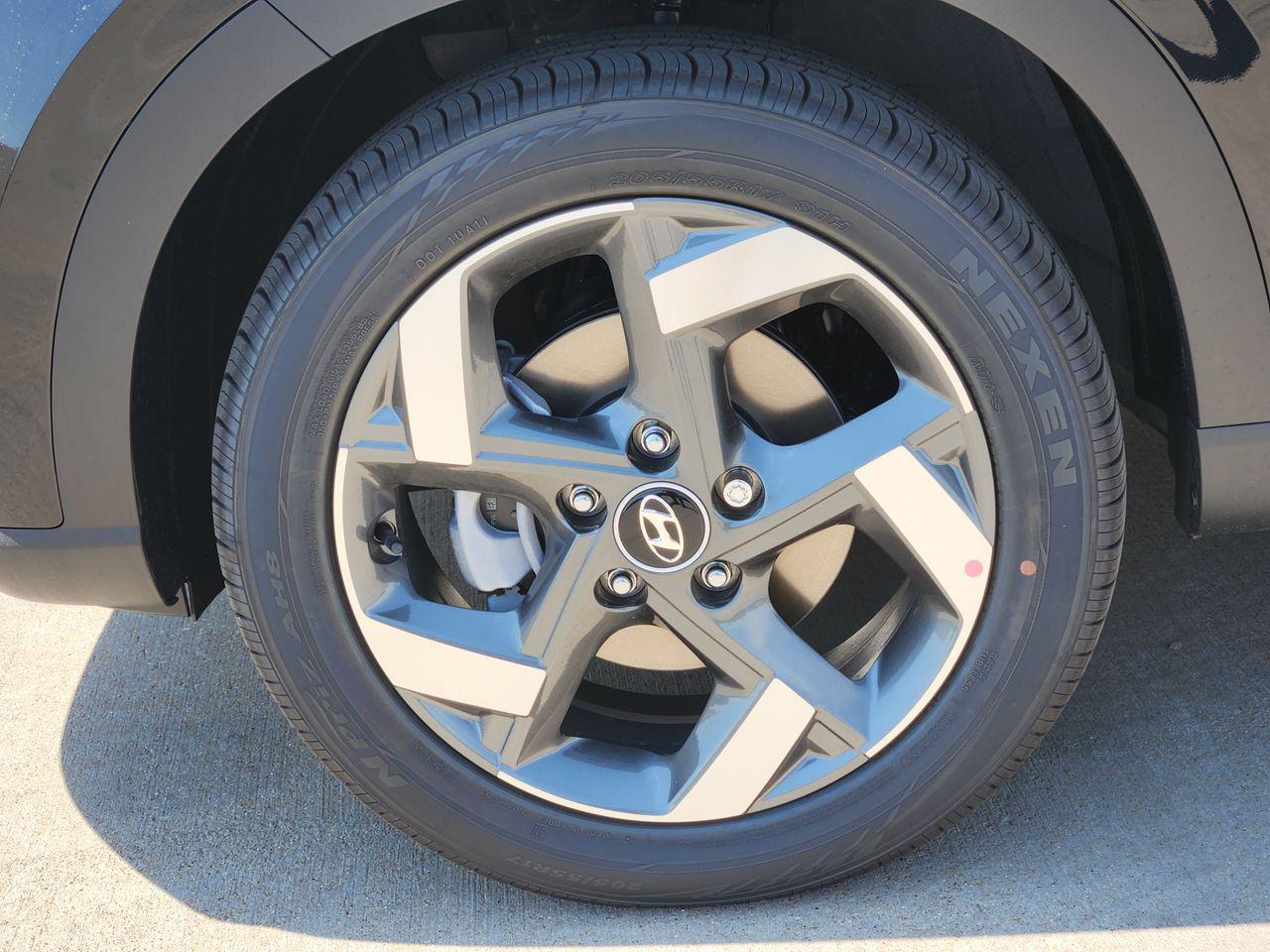 New 2026 Onyx Black Hyundai SEL image 7