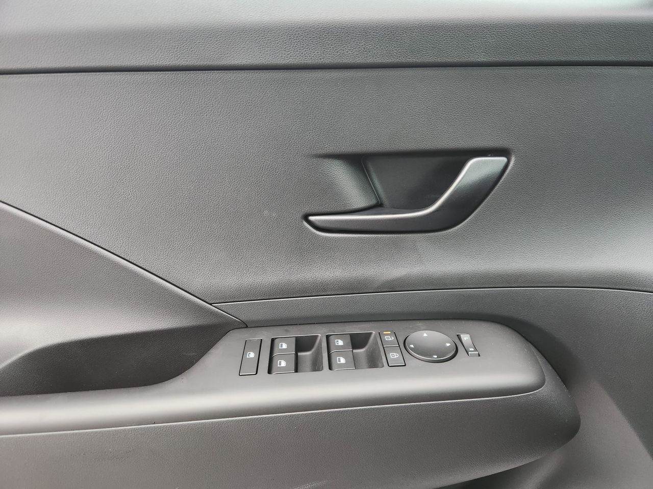 New 2026 SAW White Hyundai SE FWD image 22