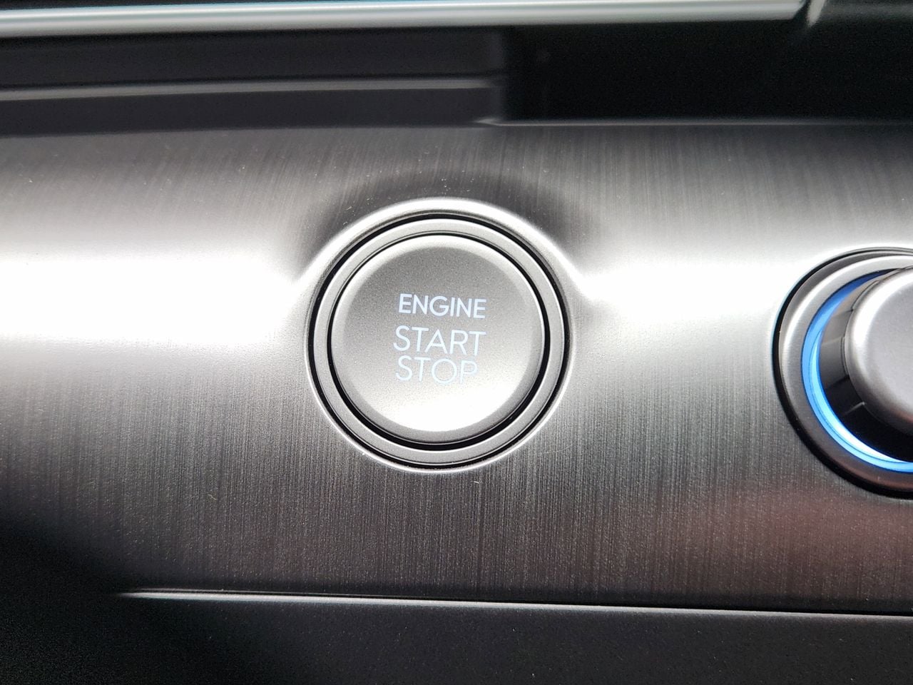 New 2026 SAW White Hyundai SE FWD image 16