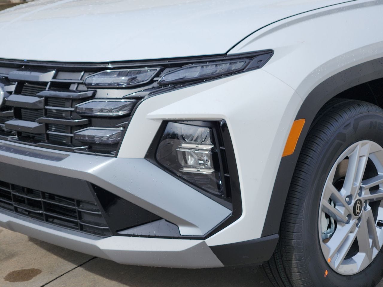 New 2026 W6H White Hyundai SE FWD image 6