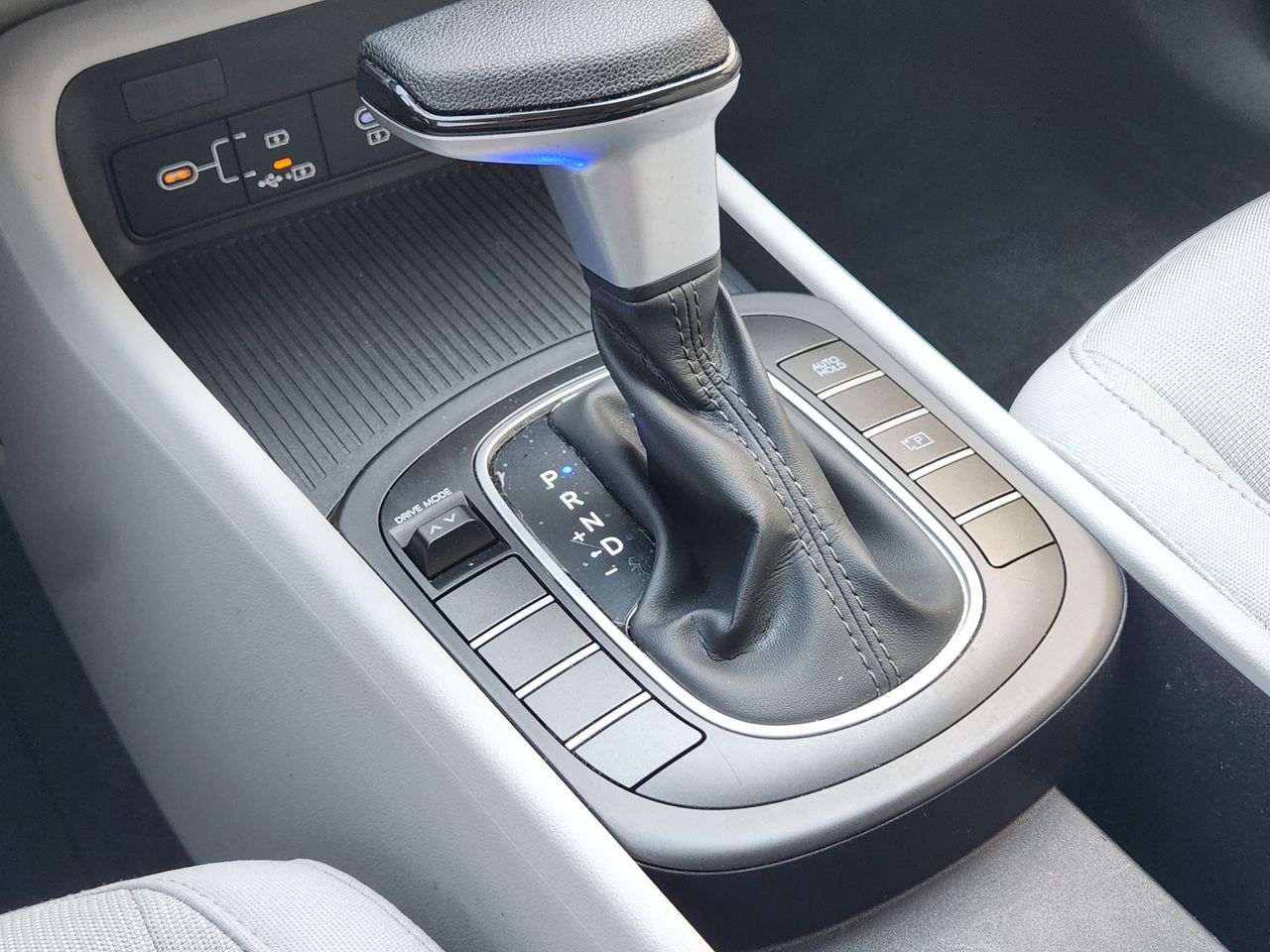 Used 2024 Denim Blue Pearl Hyundai SE image 18