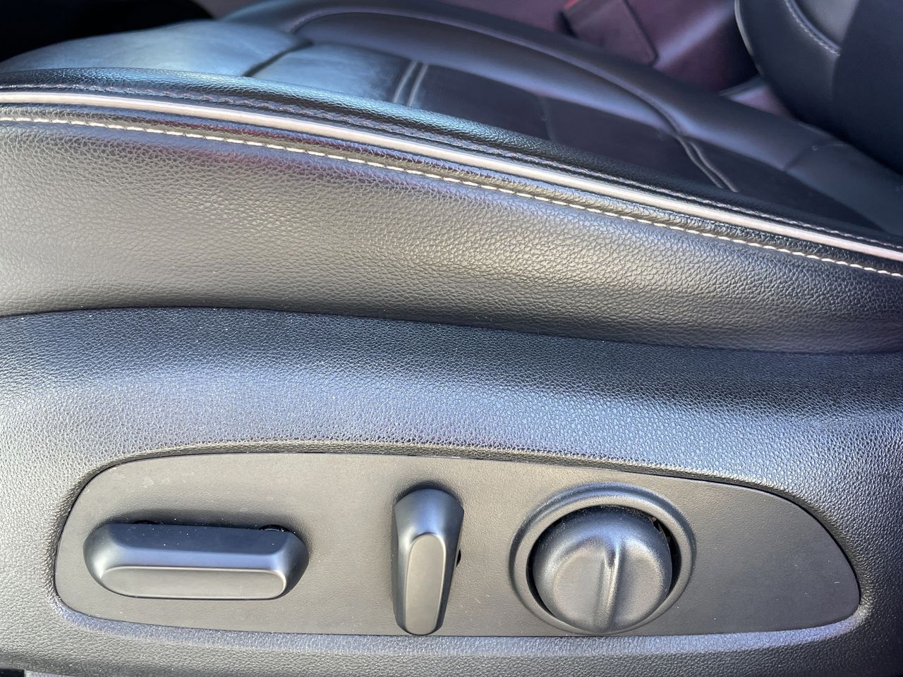 Used 2023 Summit White GMC Denali image 24