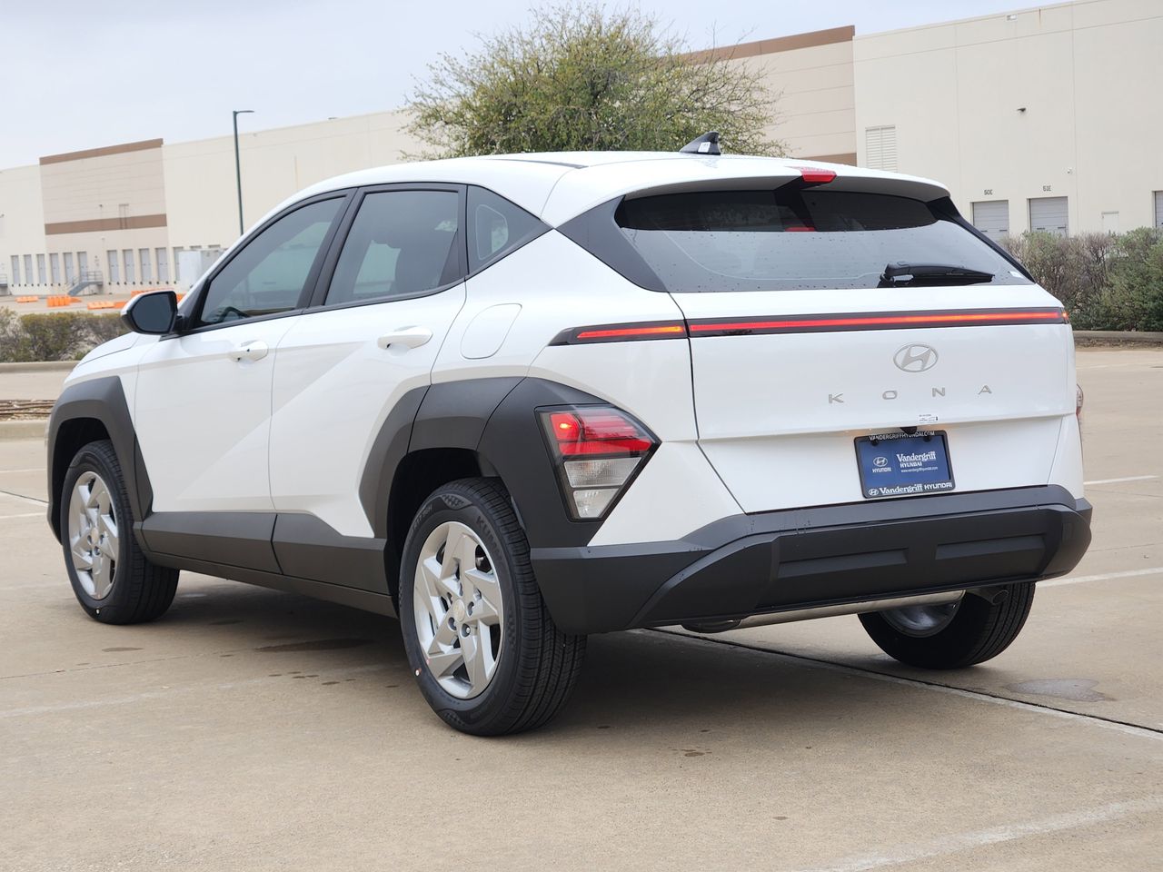 New 2026 SAW White Hyundai SE FWD image 3